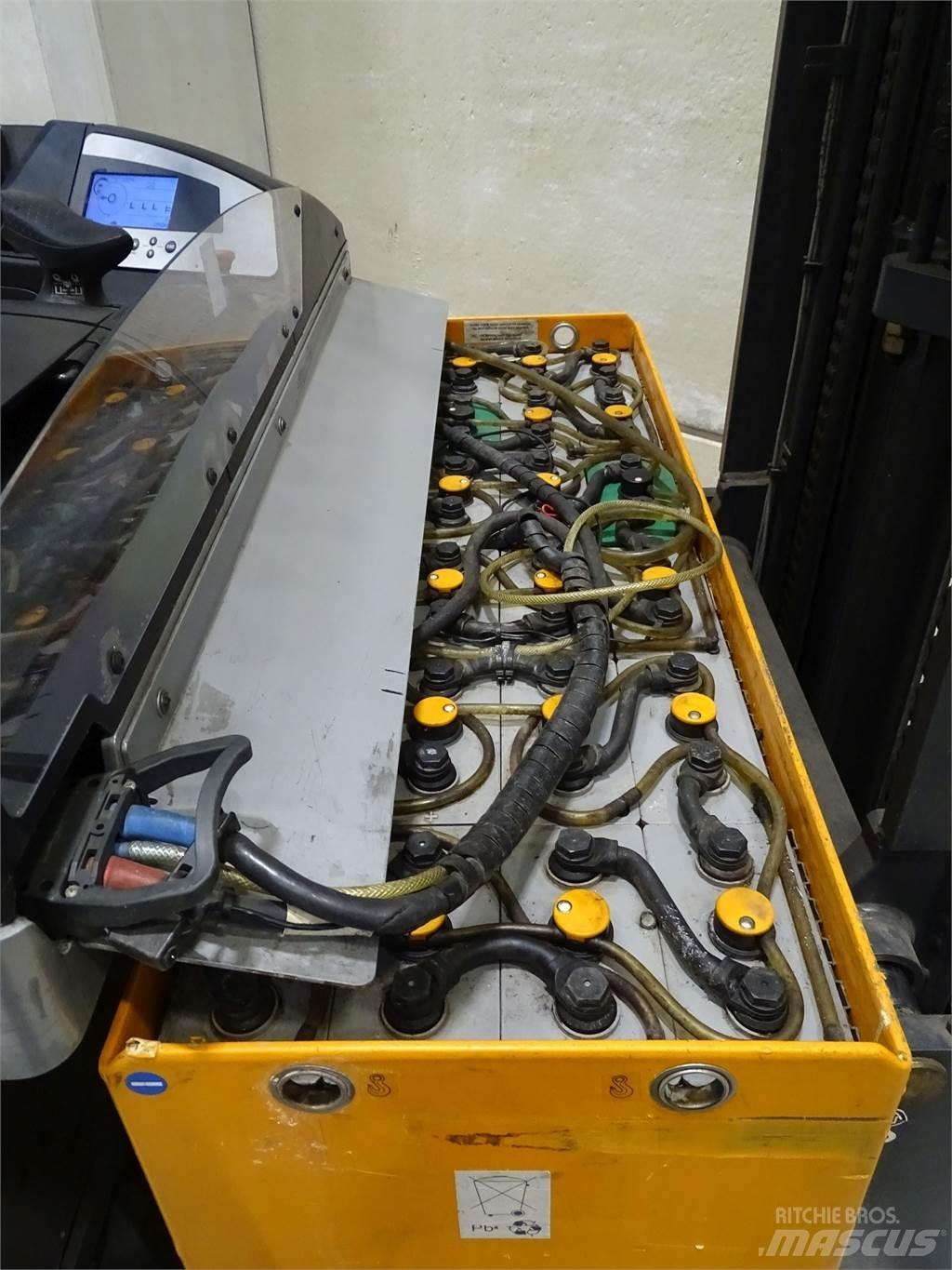 Still FM-X14 Reach truck