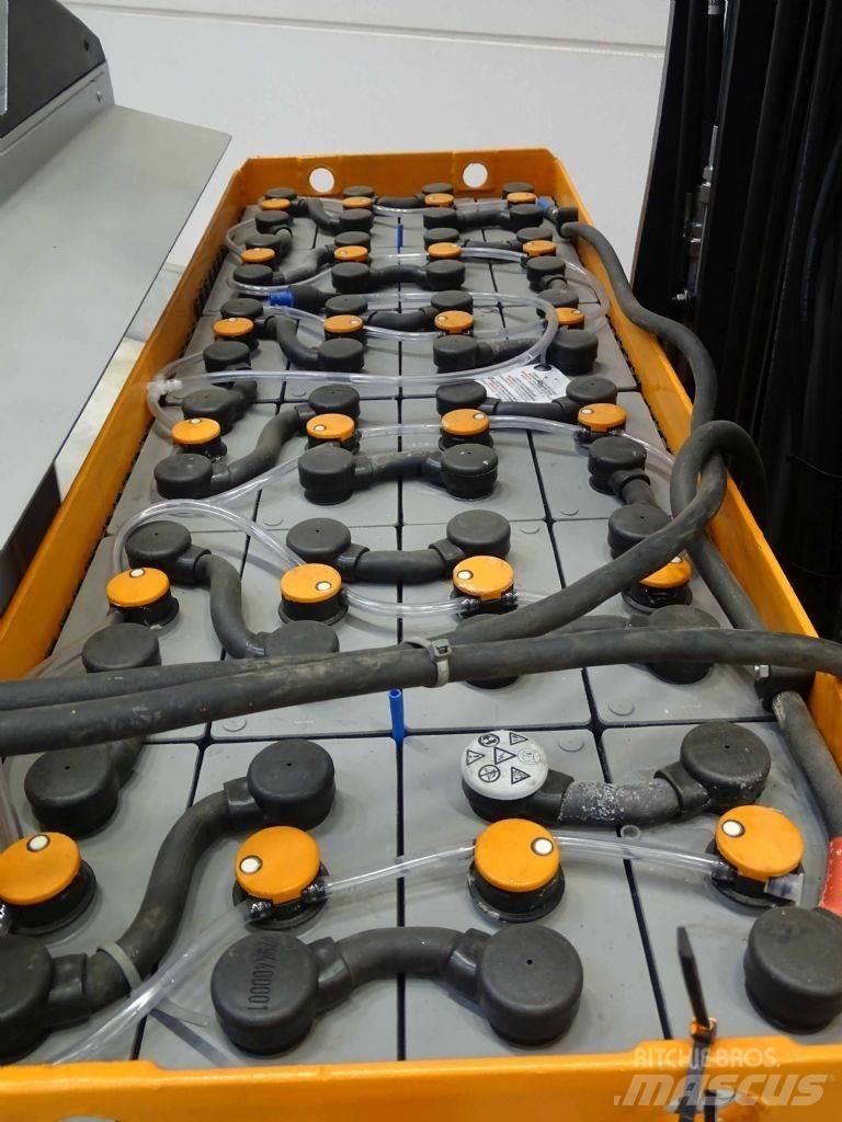 Still FM-X17 Reach truck