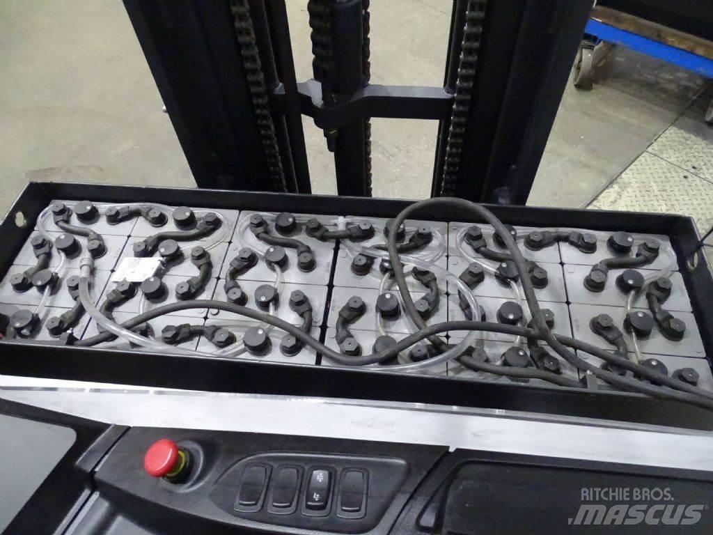 Still FM-X17 Reach truck
