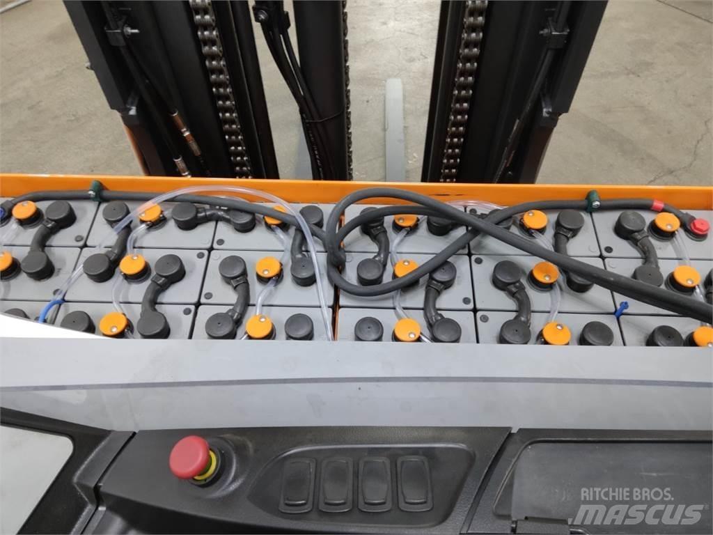 Still FM-X17 Reach truck