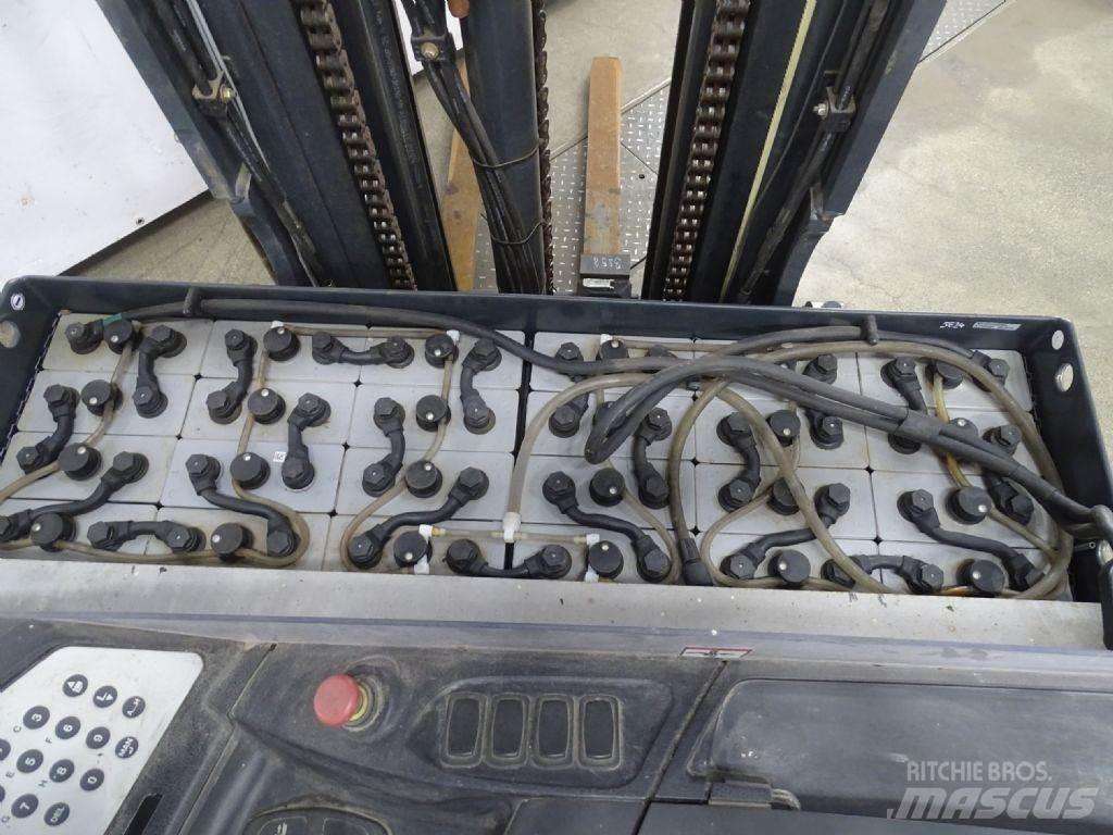 Still FM-X17 Reach truck
