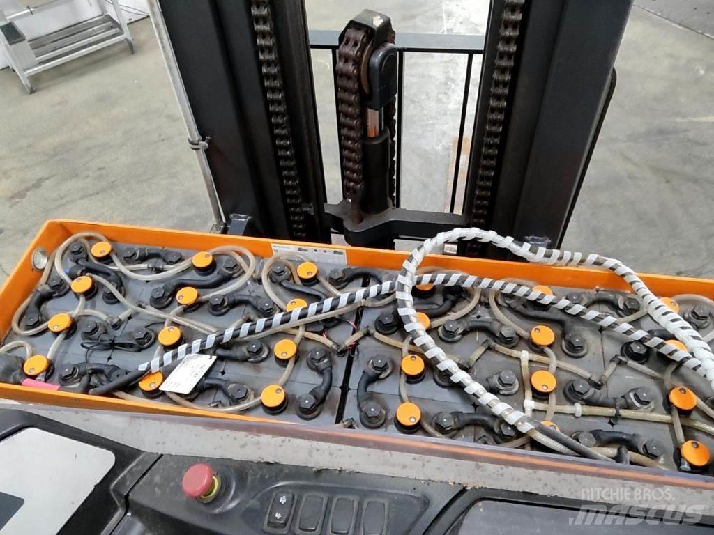 Still FM-X17 Reach truck