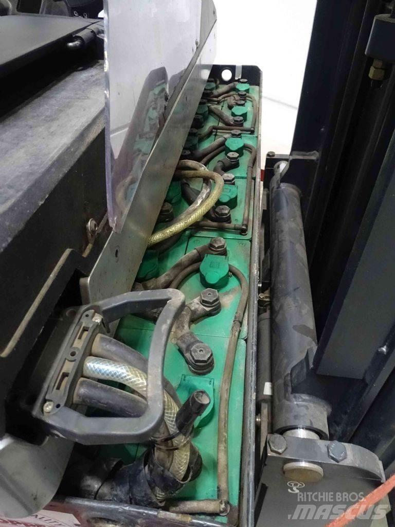 Still FM-X17 Reach truck