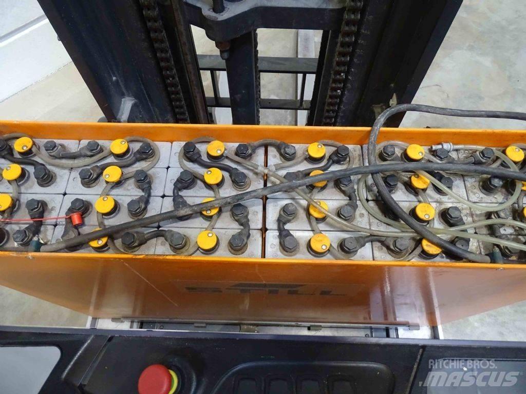 Still FM-X17 Reach truck
