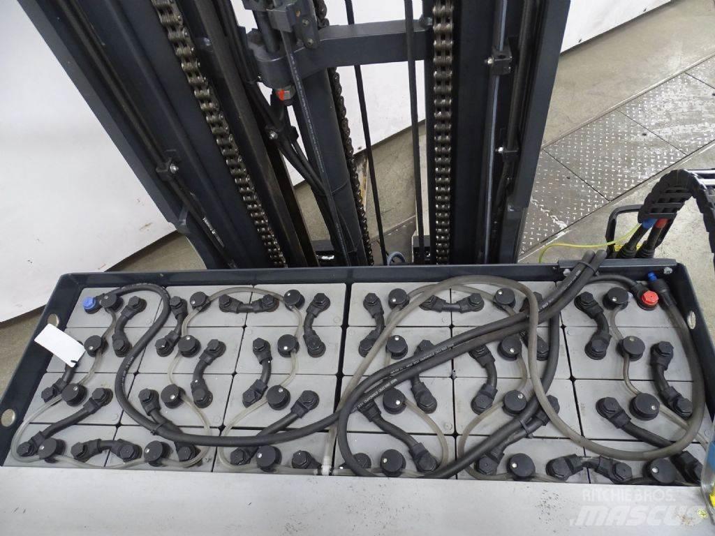 Still FM-X17 Reach truck