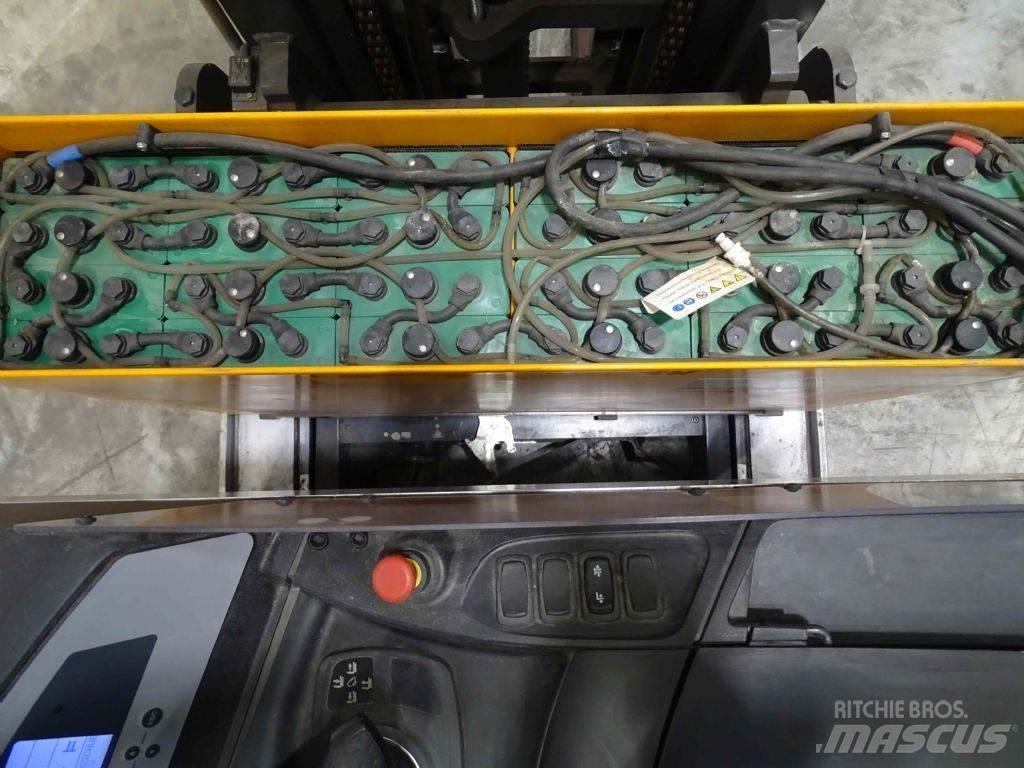 Still FM-X17 Reach truck