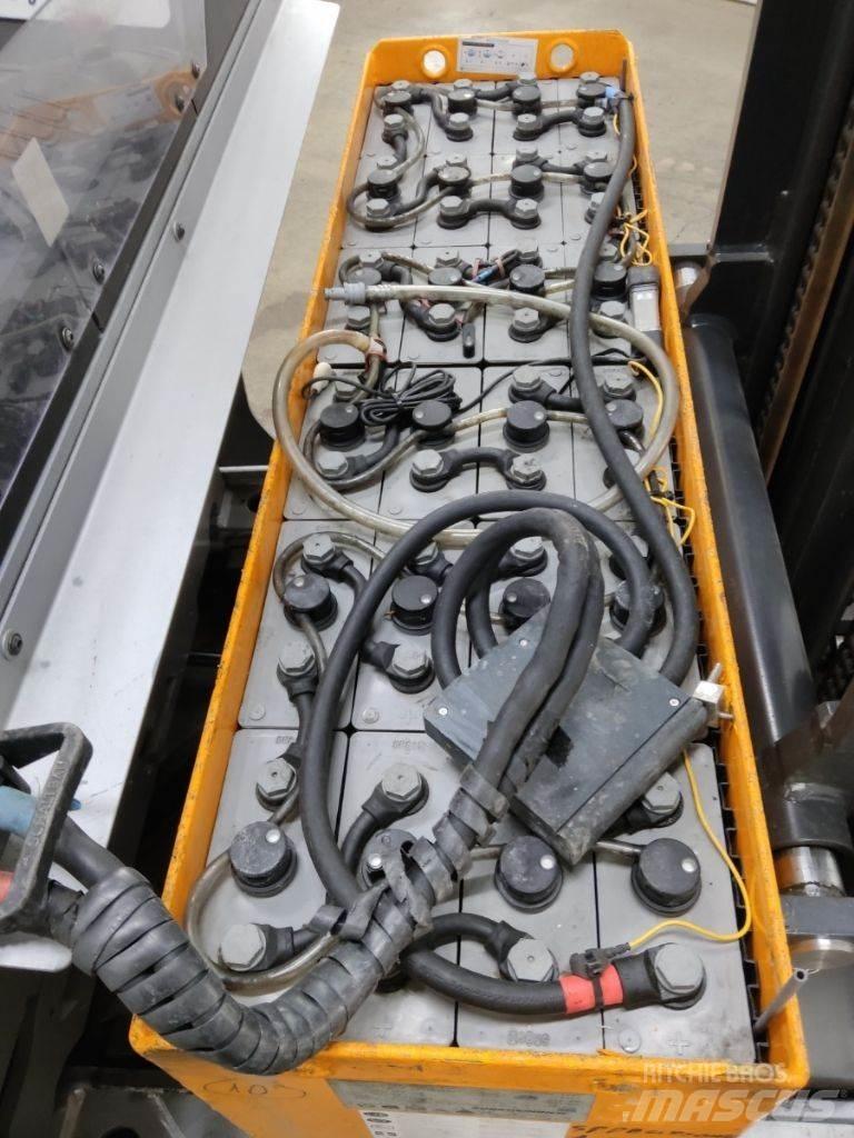 Still FM-X17 Reach truck