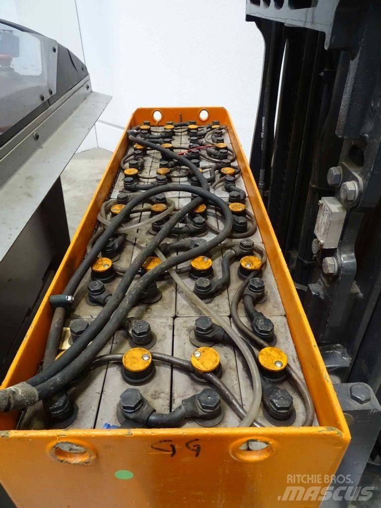 Still FM-X17 Reach truck