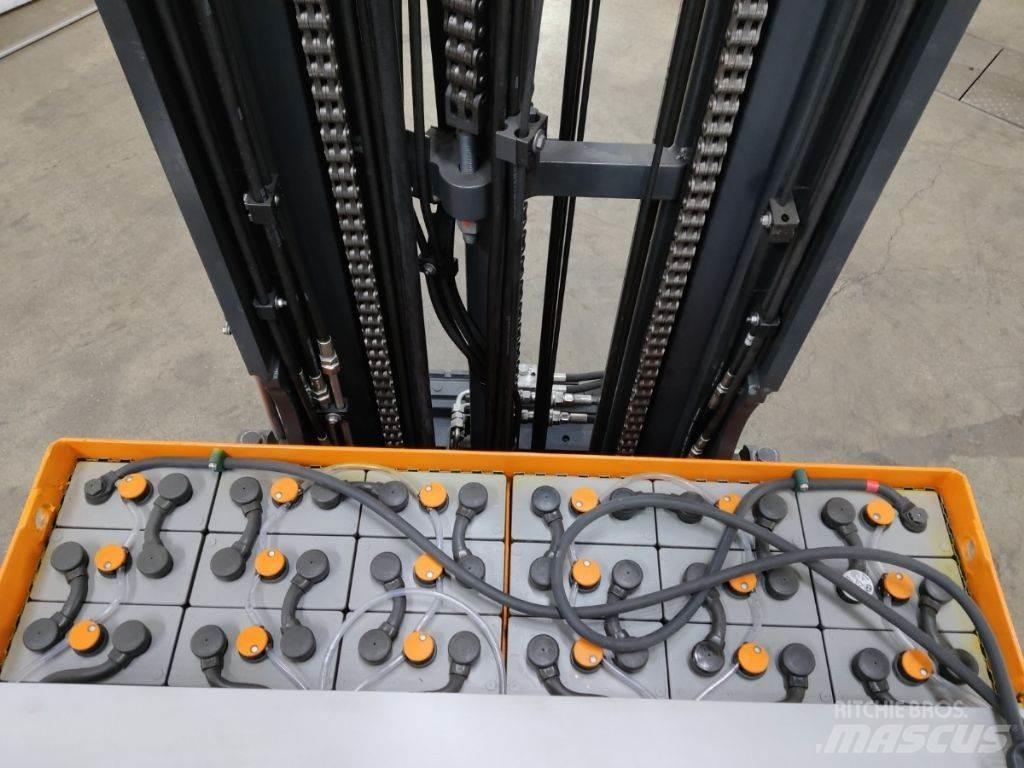 Still FM-X17 Reach truck