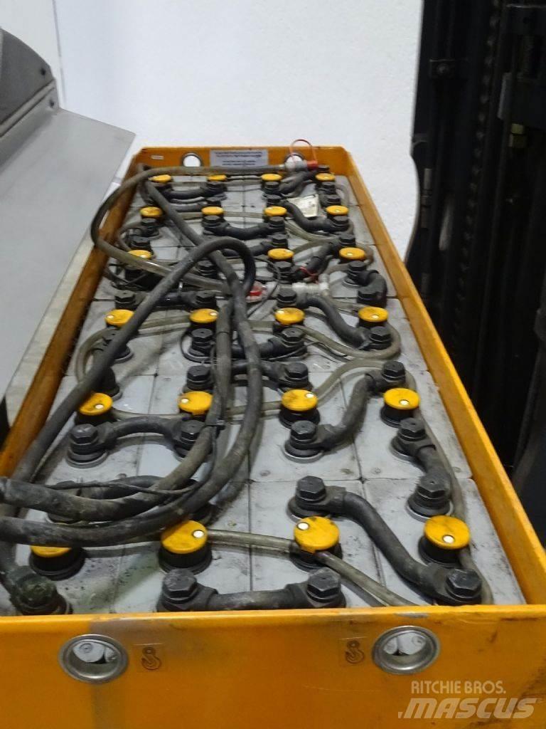 Still FM-X17 Reach truck
