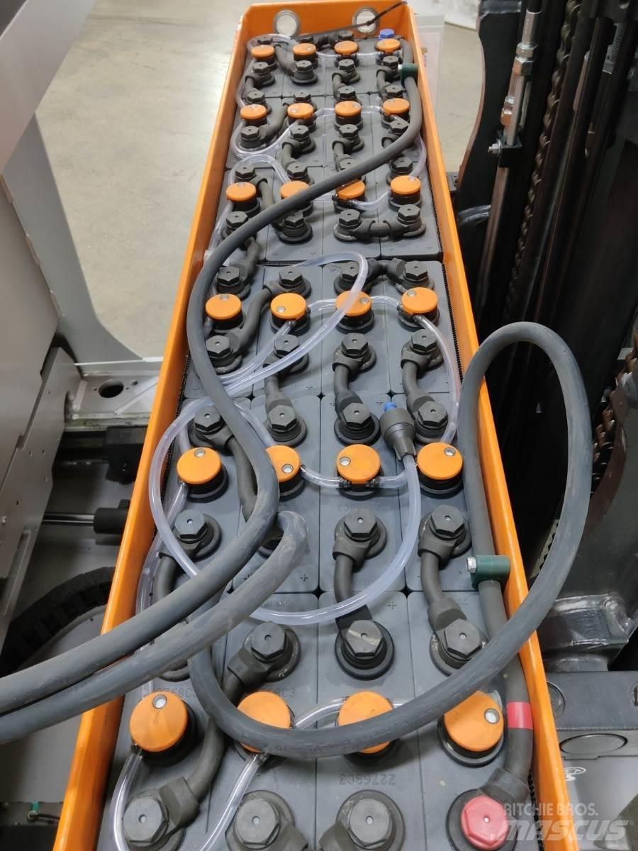 Still FM-X17 Reach truck