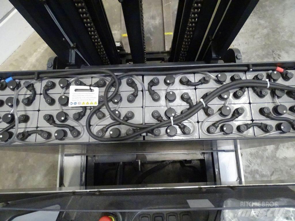 Still FM-X17 Reach truck