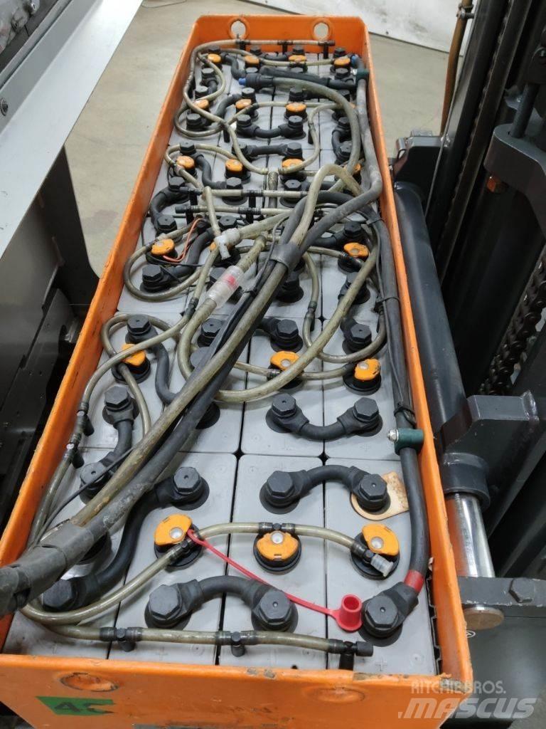 Still FM-X17 Reach truck