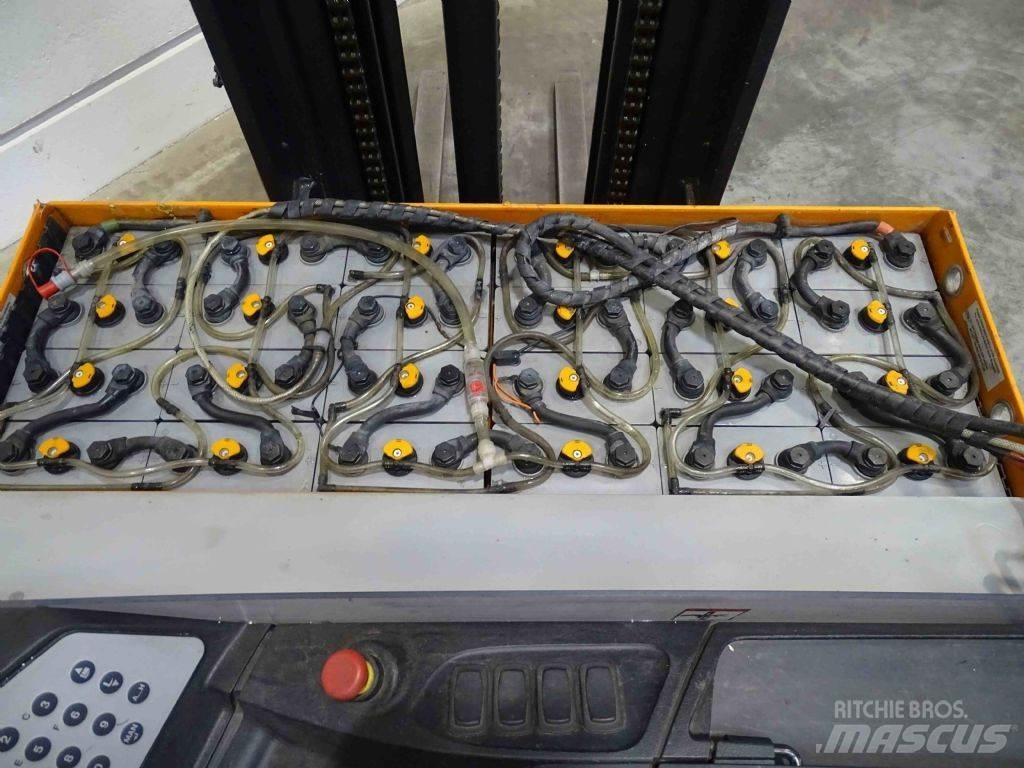 Still FM-X17 Reach truck