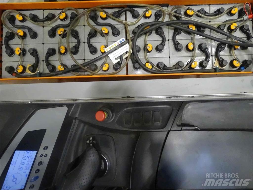 Still FM-X17 Reach truck