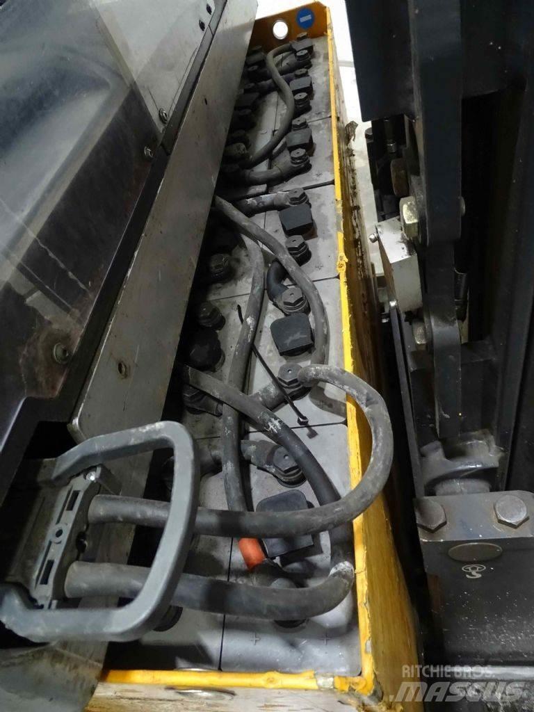 Still FM-X17 Reach truck