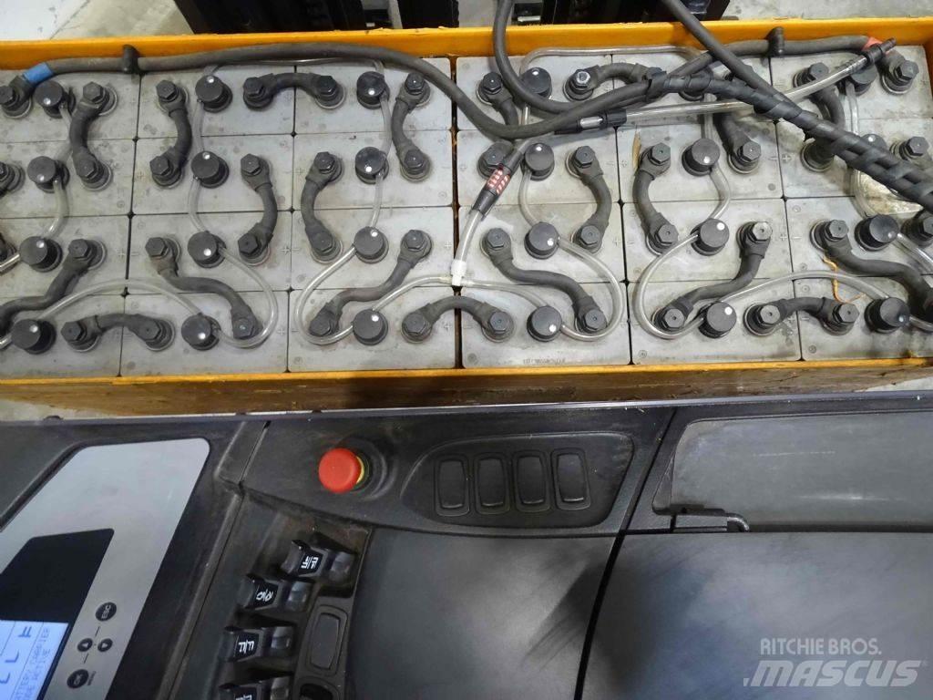 Still FM-X17 Reach truck