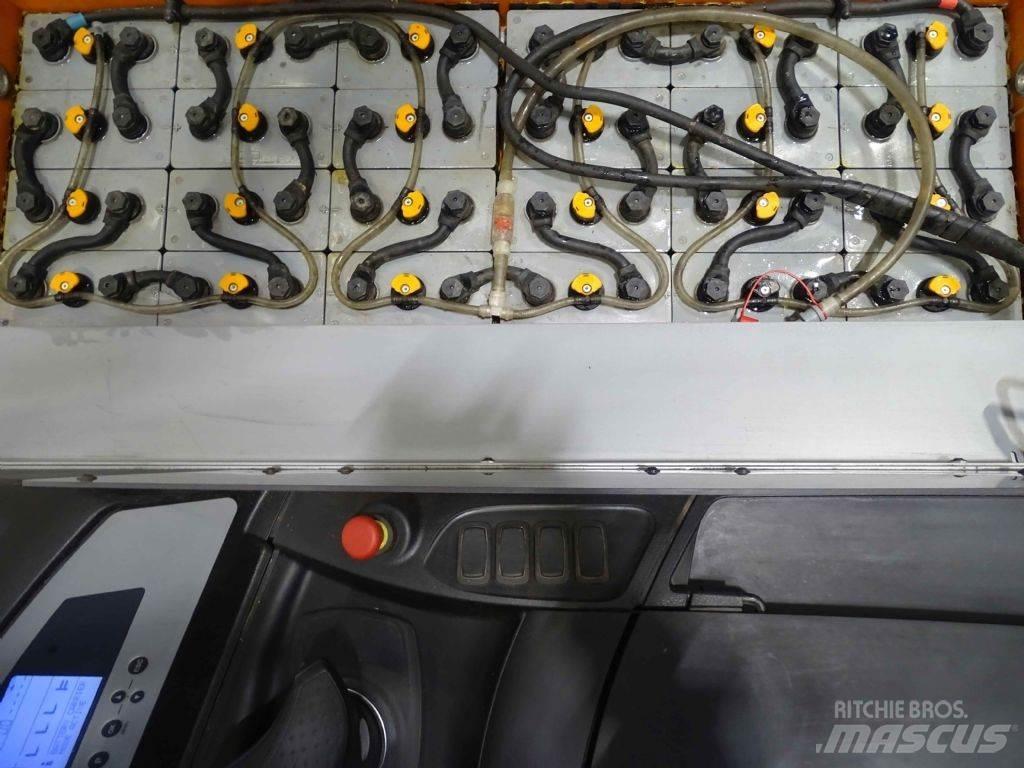 Still FM-X17 Reach truck