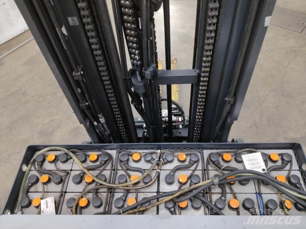 Still FM-X17 Reach truck