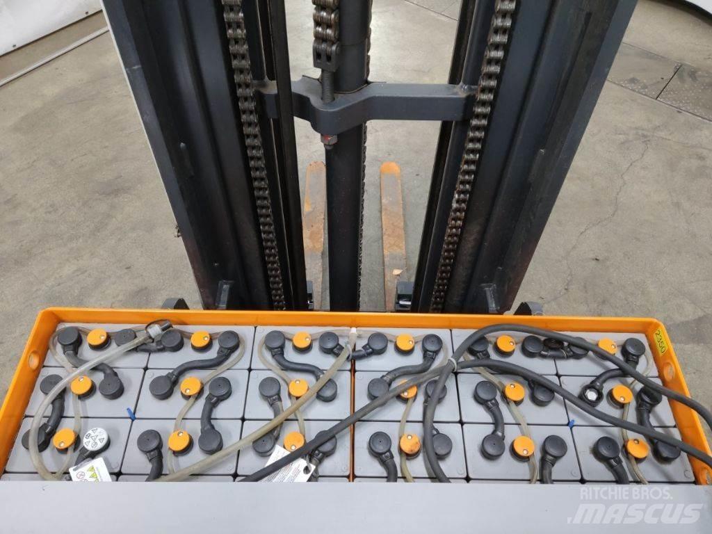 Still FM-X17 Reach truck