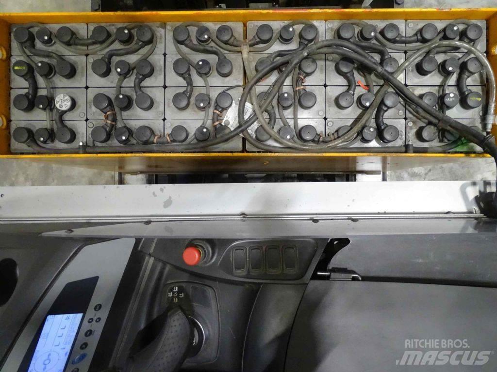 Still FM-X17 Reach truck