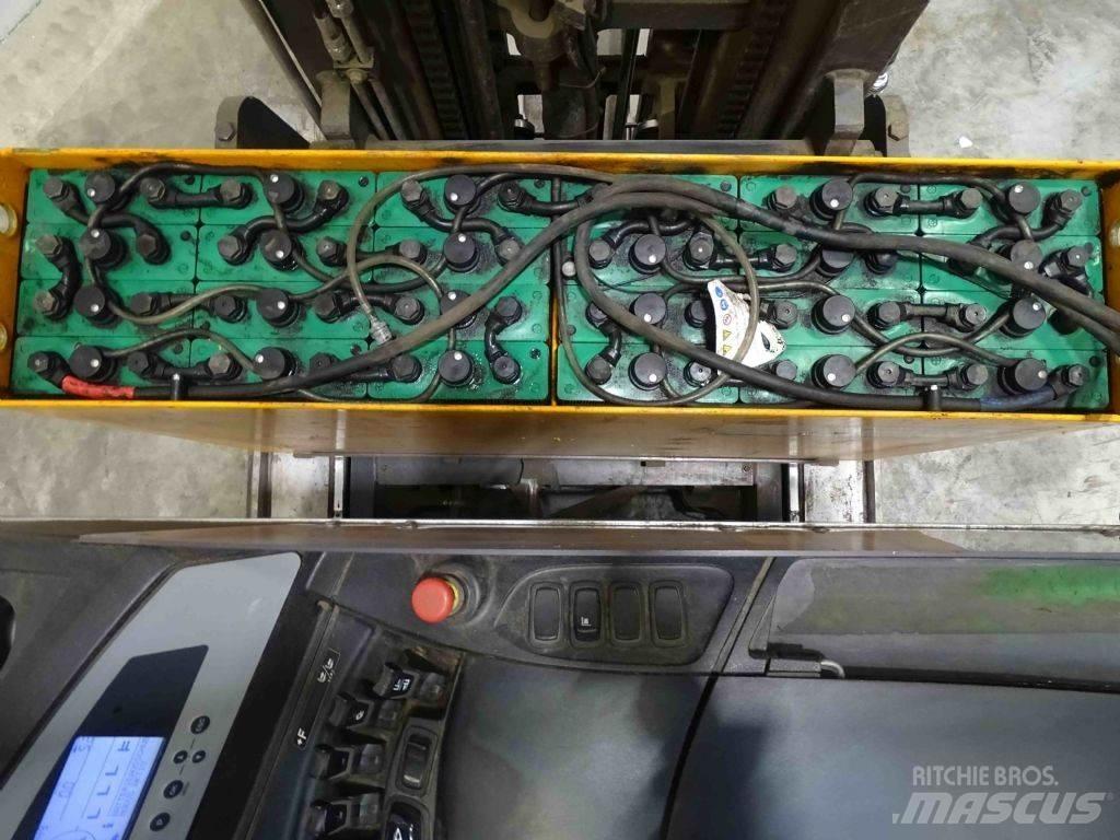 Still FM-X17 Reach truck