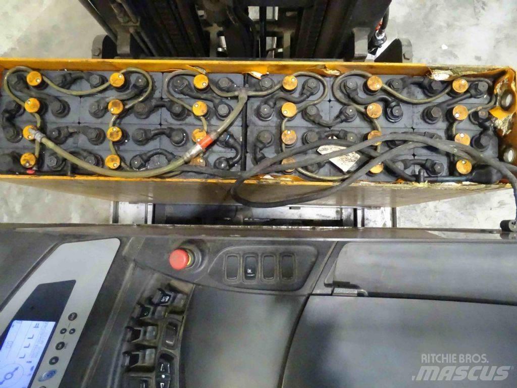 Still FM-X17 Reach truck