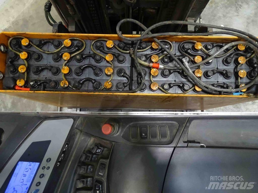 Still FM-X17 Reach truck