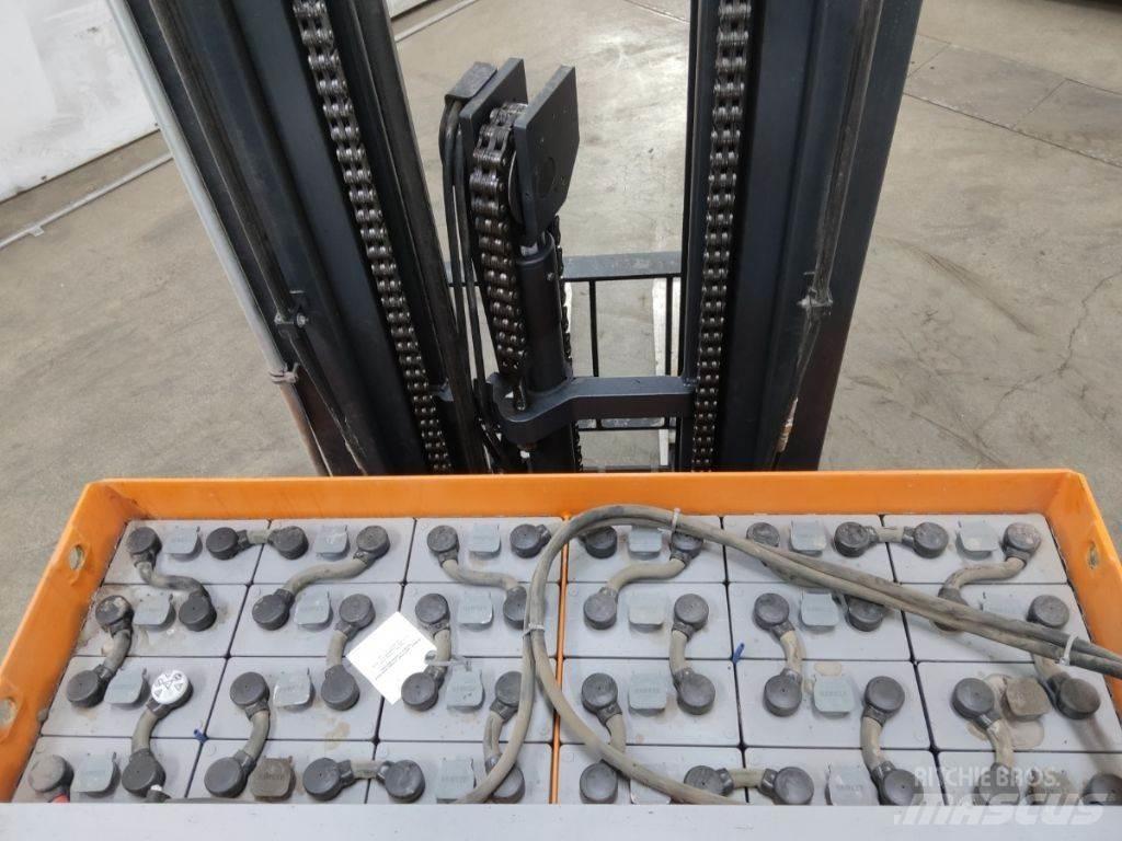 Still FM-X17 Reach truck