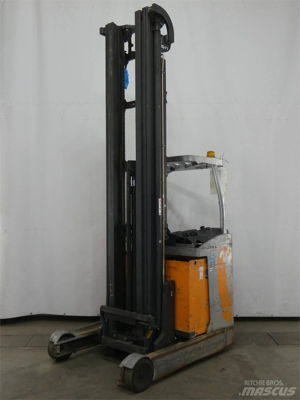 Still FM-X17 Reach truck