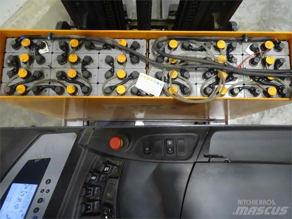 Still FM-X17 Reach truck