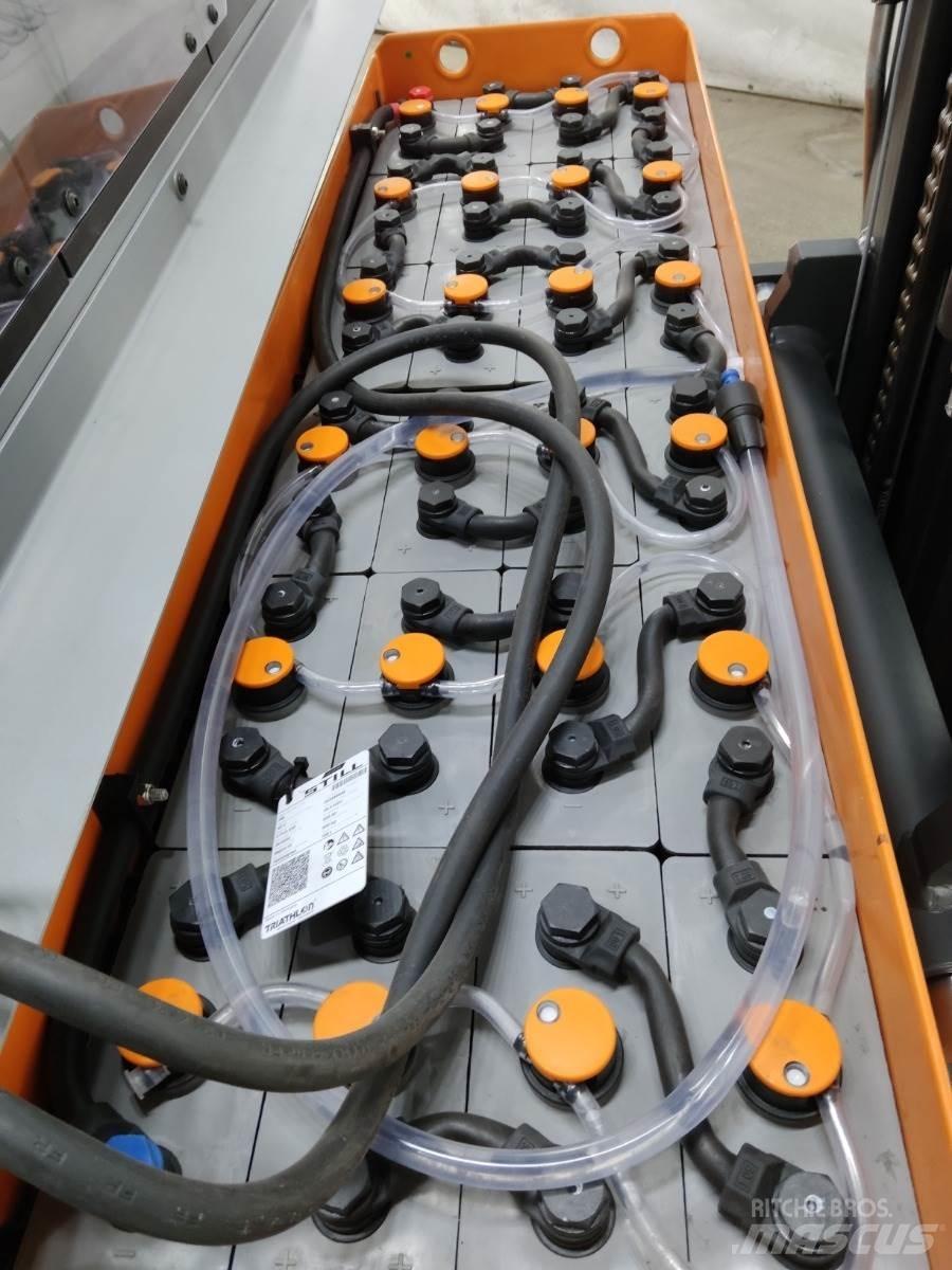 Still FM-X17 Reach truck