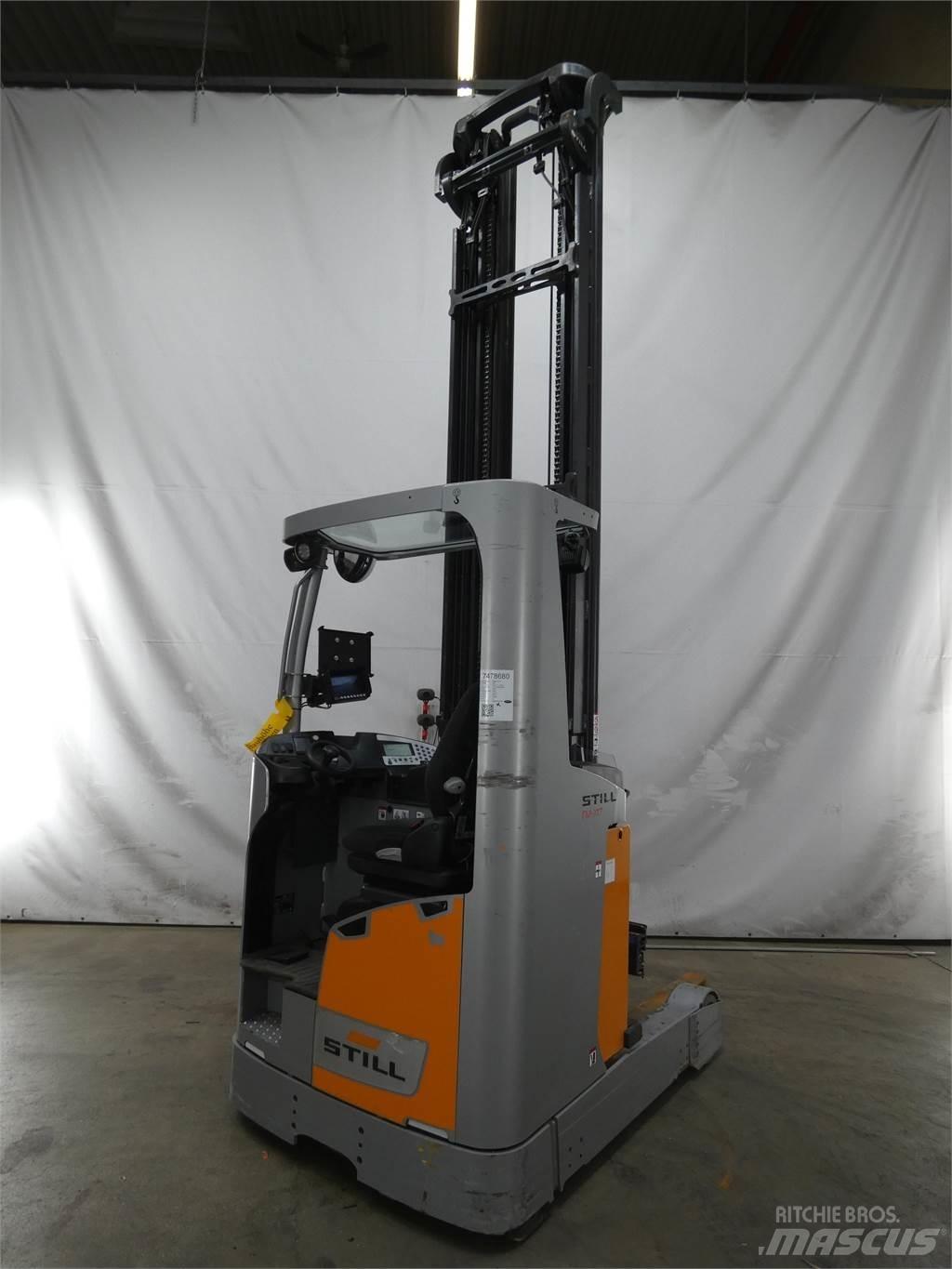 Still FM-X17 Reach truck