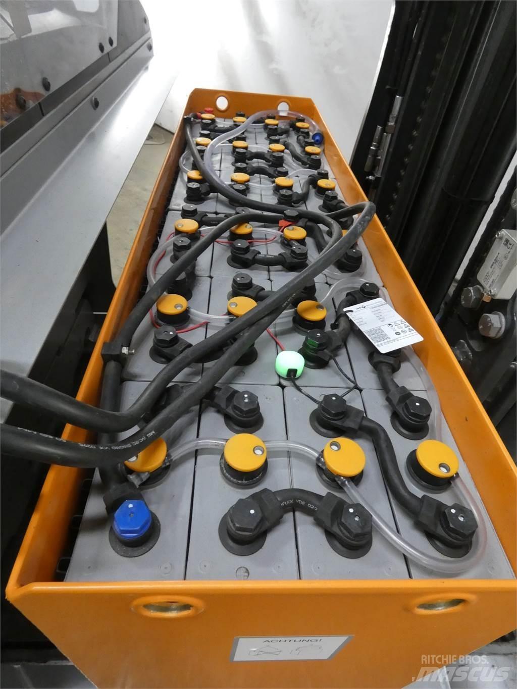 Still FM-X17 Reach truck