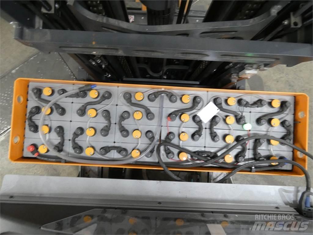 Still FM-X17 Reach truck
