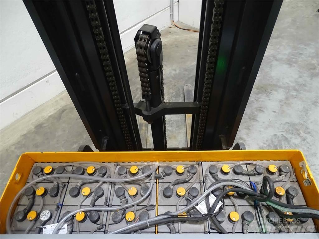 Still FM-X17 Reach truck