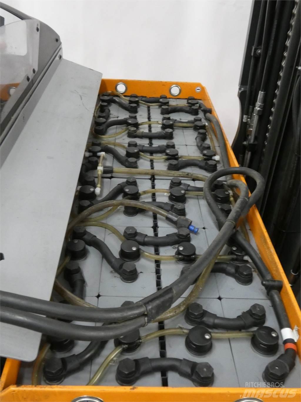 Still FM-X17 Reach truck