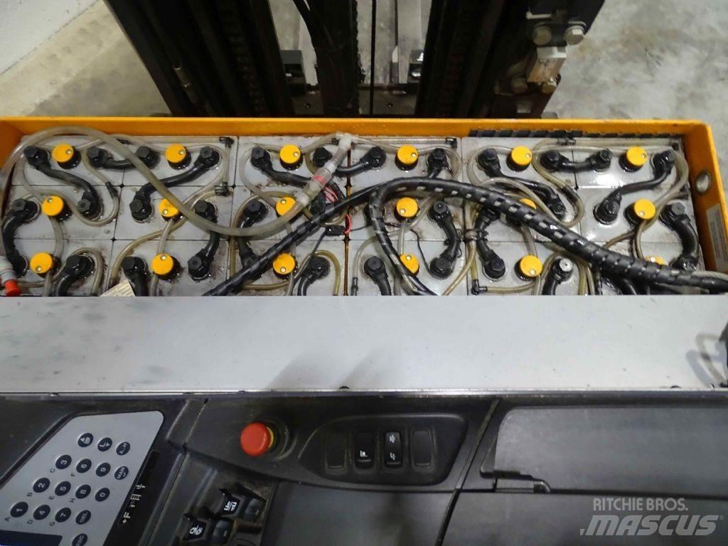 Still FM-X17 Reach truck
