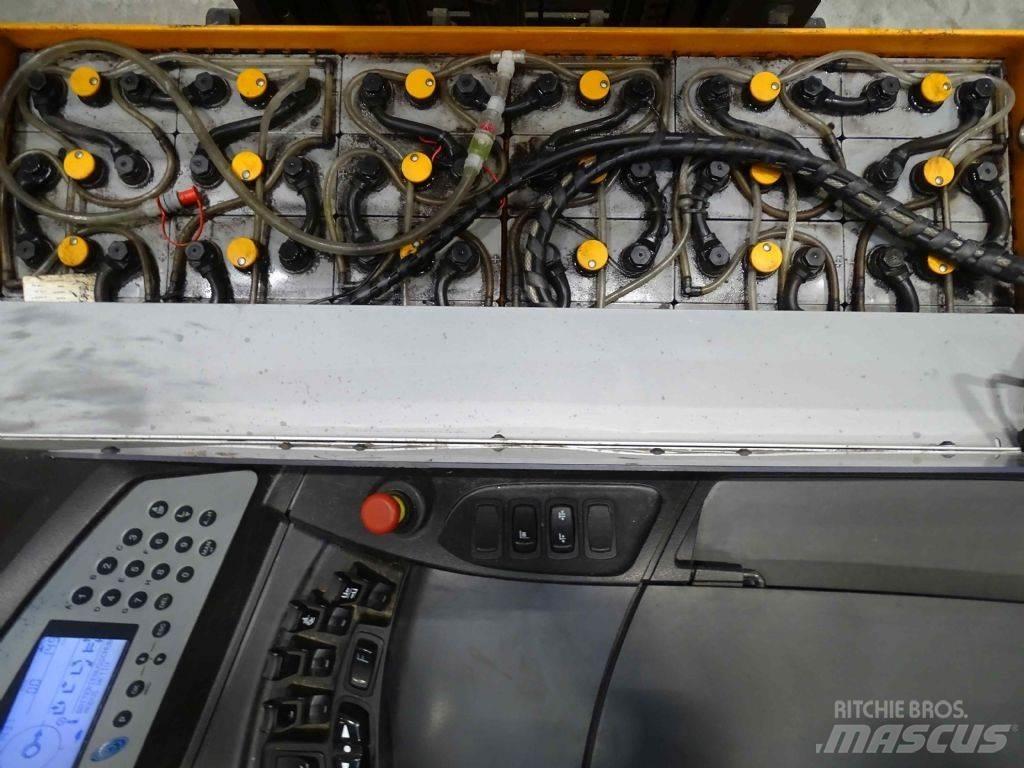 Still FM-X17 Reach truck