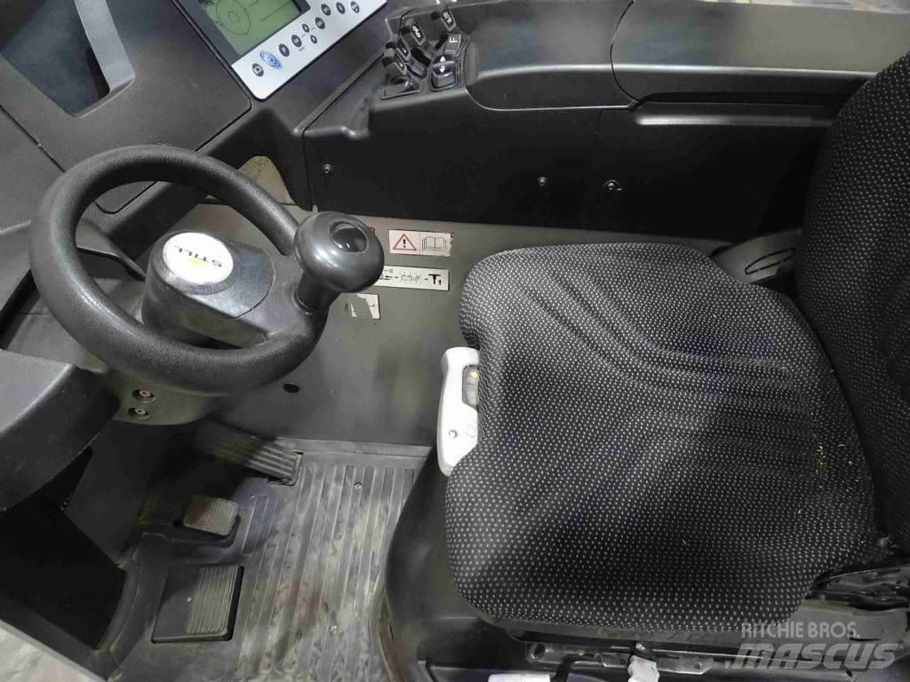 Still FM-X17 Reach truck
