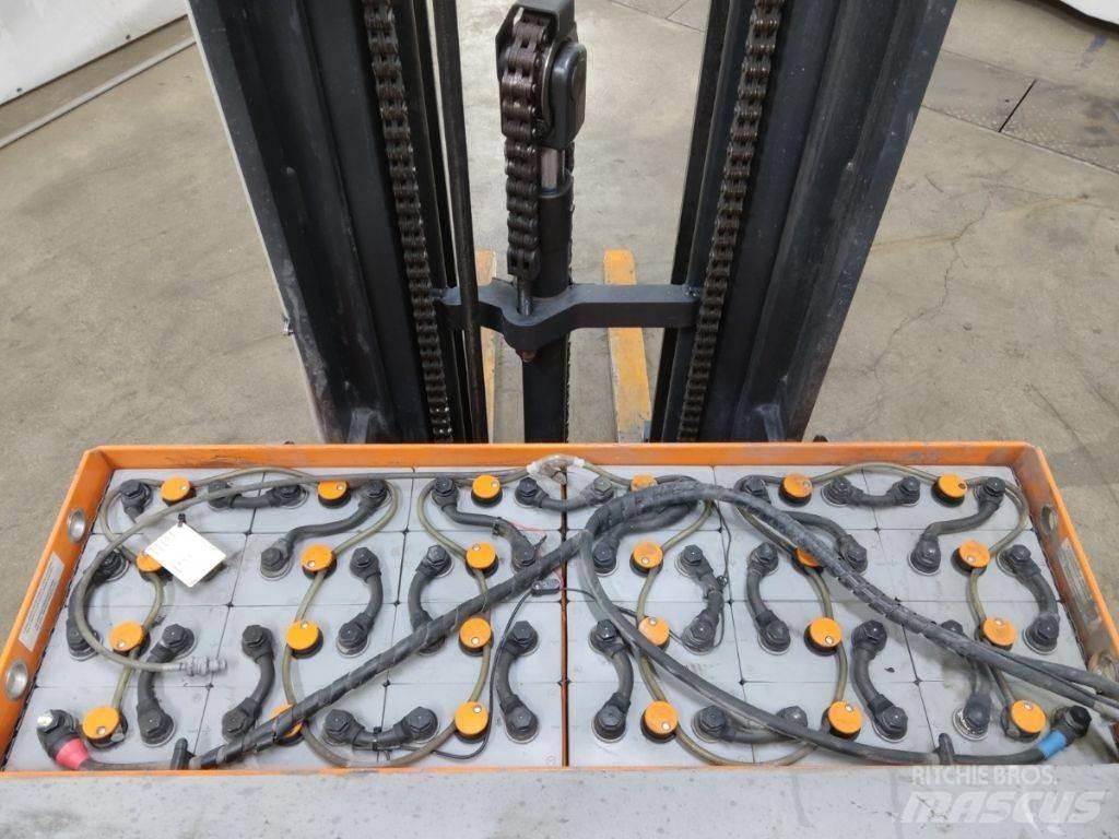 Still FM-X17 Reach truck