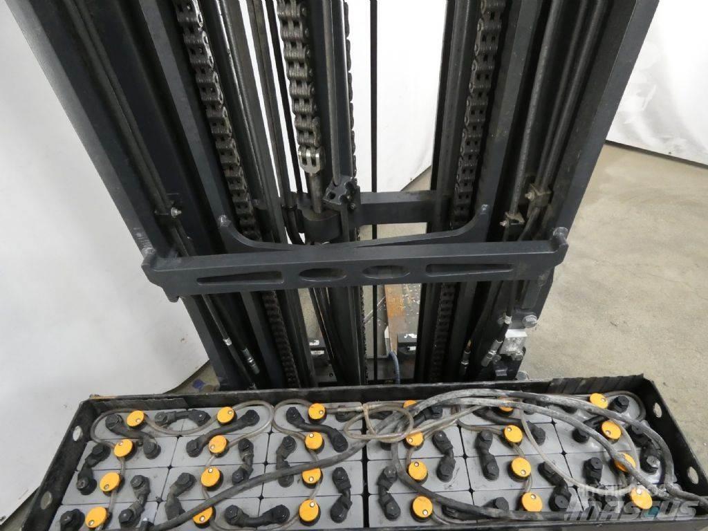 Still FM-X17 Reach truck