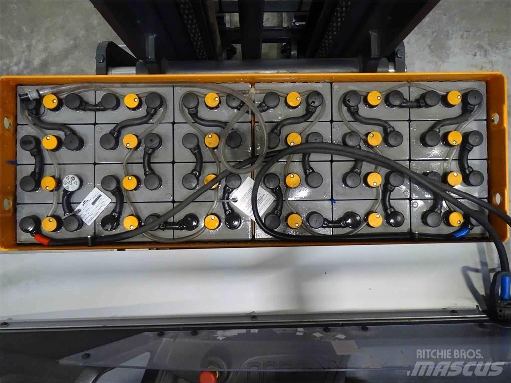 Still FM-X17 Reach truck