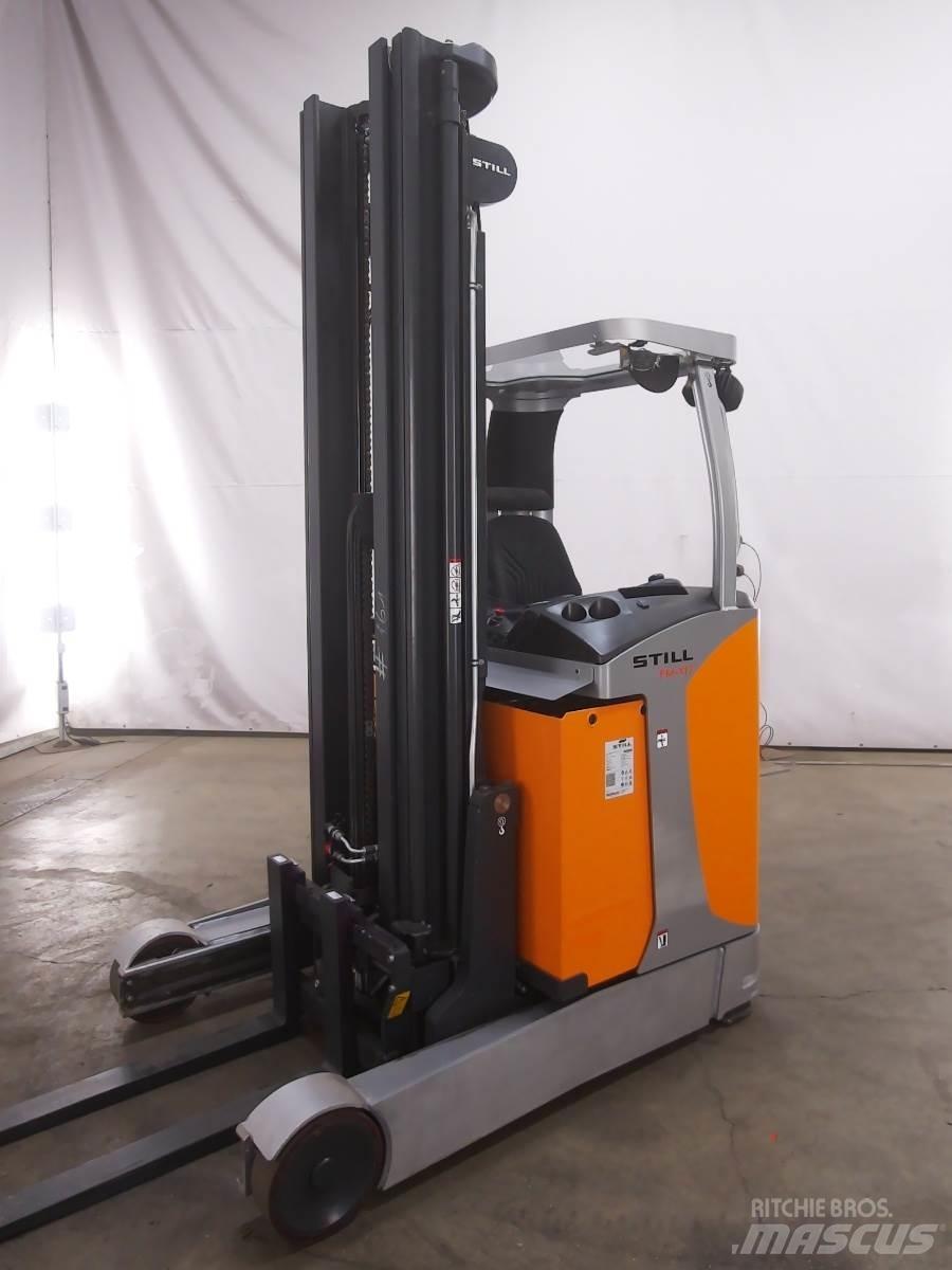 Still FM-X17 Reach truck