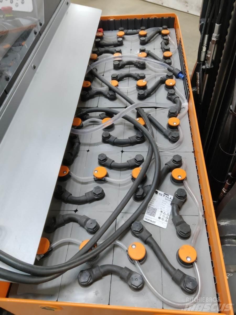 Still FM-X17 Reach truck