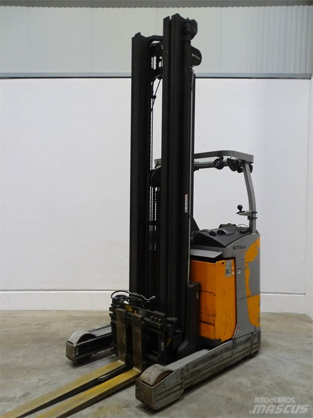 Still FM-X17 Reach truck