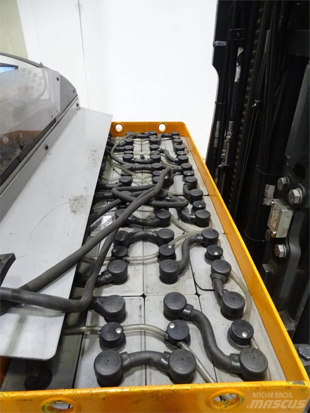 Still FM-X17 Reach truck