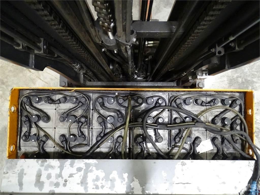 Still FM-X17 Reach truck