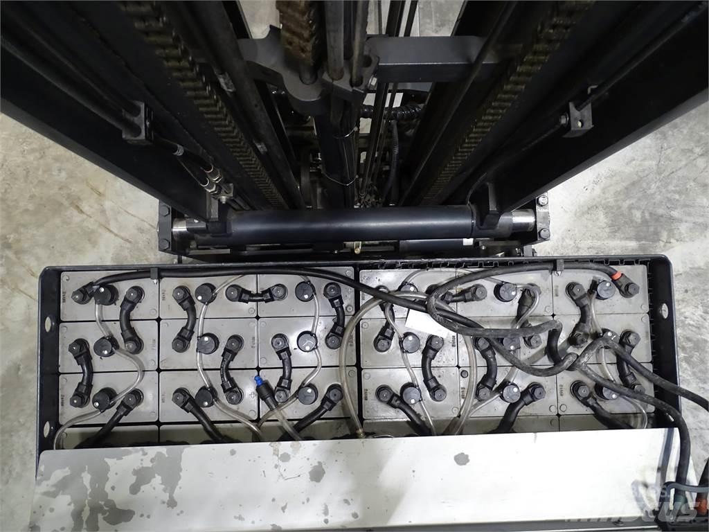 Still FM-X17 Reach truck