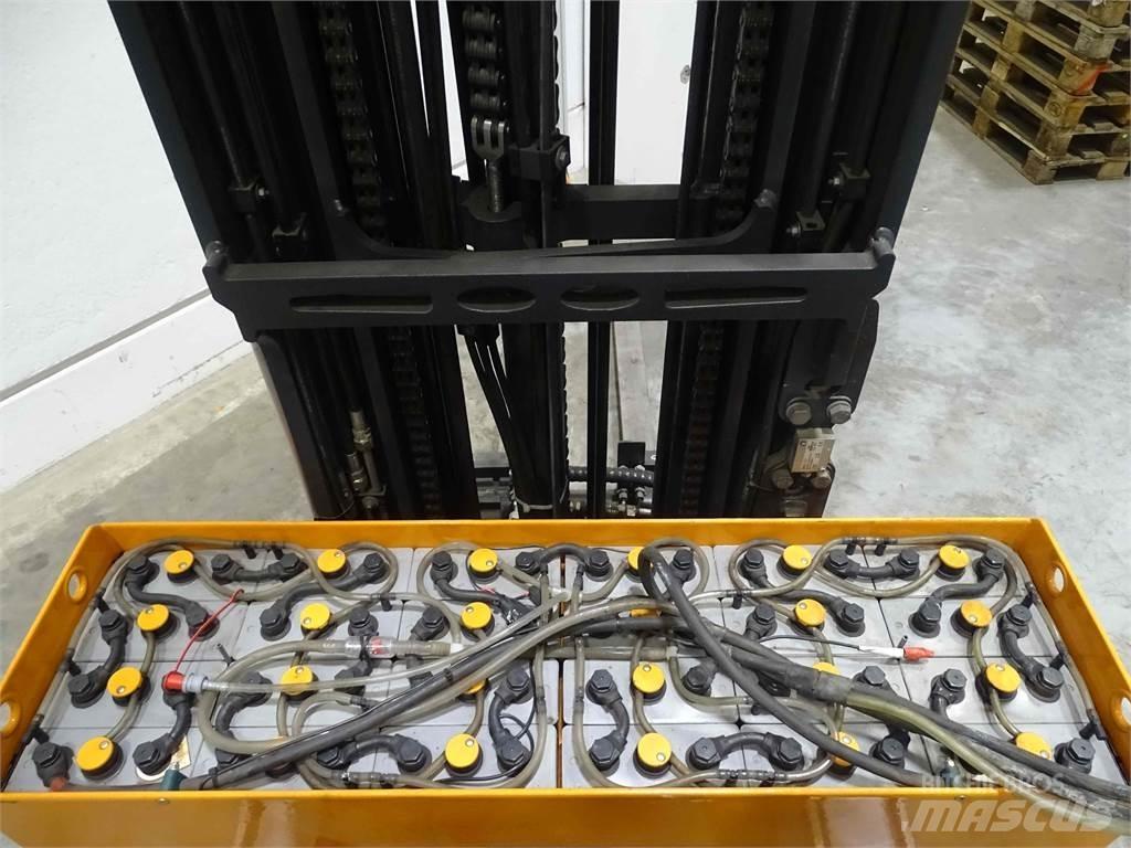 Still FM-X20 Reach truck